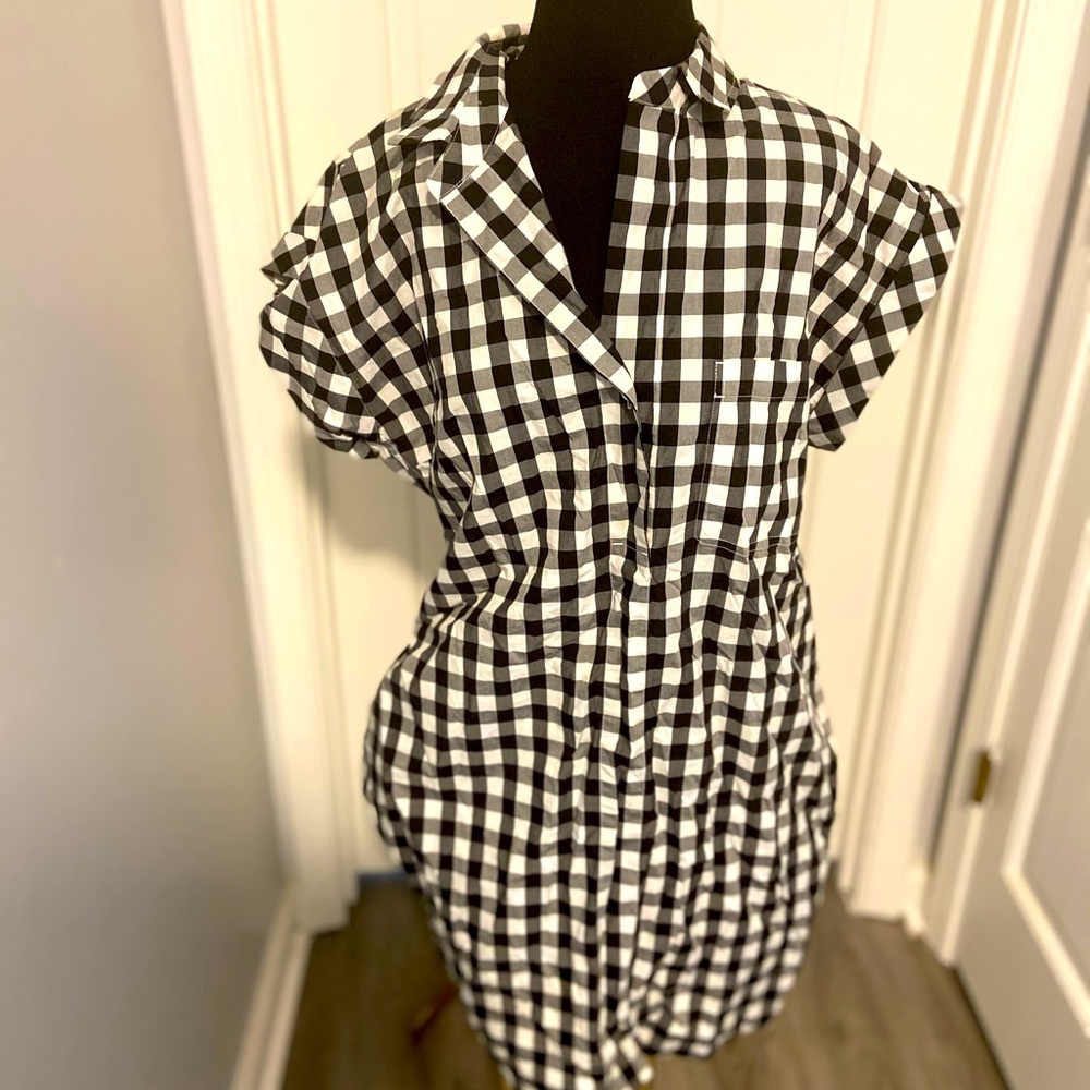 Plaid black and white dress with Buttons